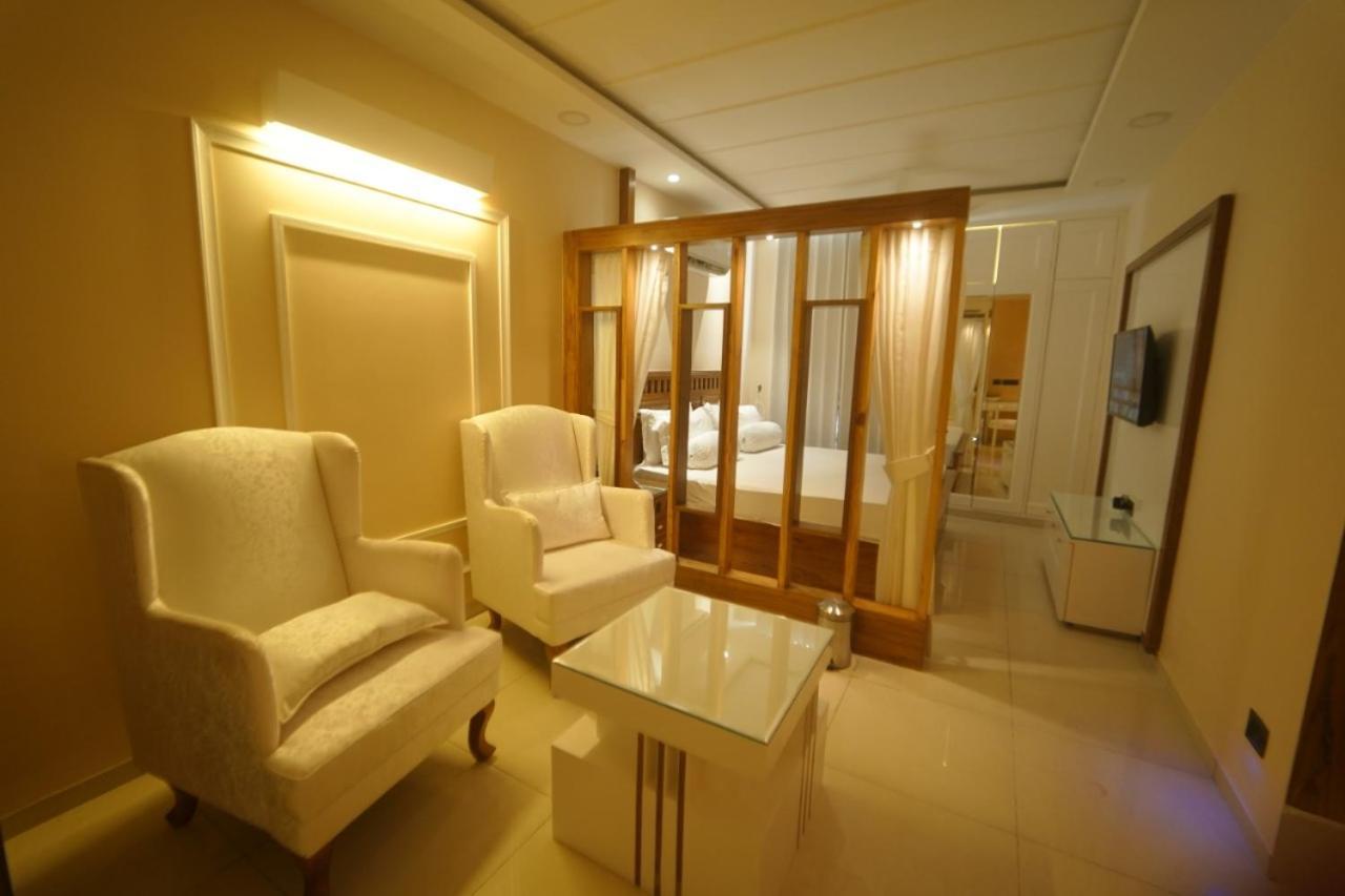 Myst Luxury Stays Zirakpur Exterior photo