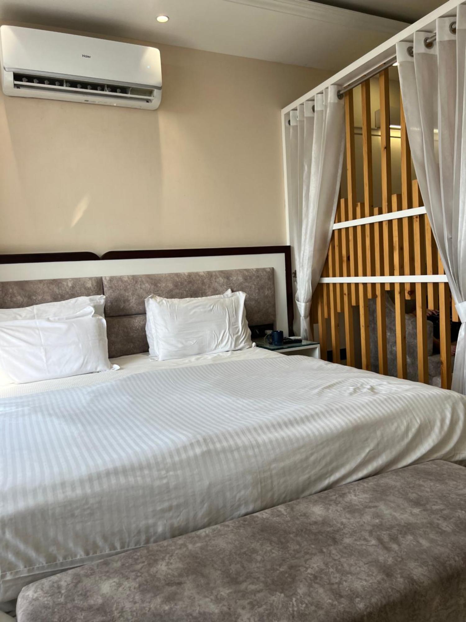 Myst Luxury Stays Zirakpur Exterior photo